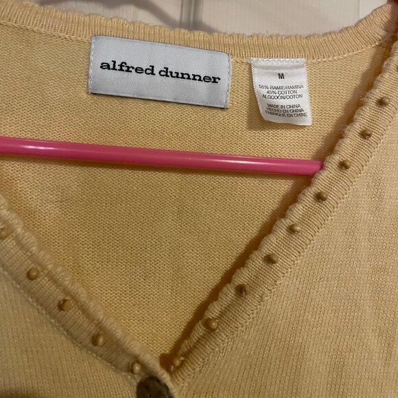 Womens Alfred Dunner Yellow Knit Embroidered Tropical Short Sweater Size Medium - Picture 2 of 3